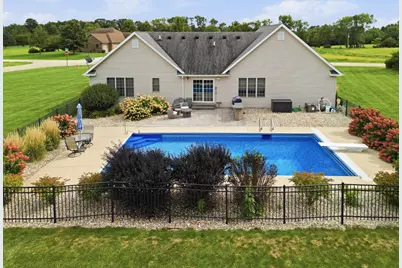 714 Keller Drive, Dixon, IL 61021 - Photo 4