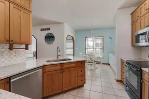 25 Spring Ridge Cir, Bloomington, IL 61704 - Photo 8