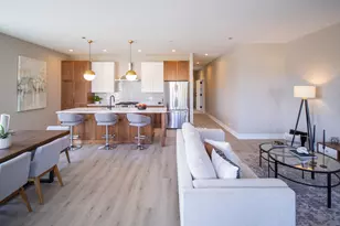 551 E 47th St, Chicago, IL 60615 - Photo 8