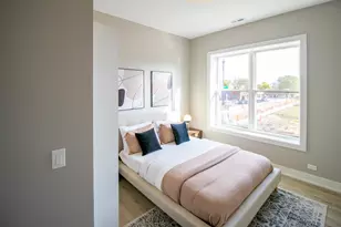 551 E 47th St, Chicago, IL 60615 - Photo 14