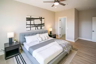 551 E 47th St, Chicago, IL 60615 - Photo 18