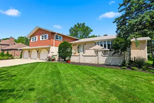705 Ruskin Dr, Elk Grove Village, IL 60007 - Photo 2