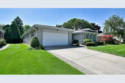 2307 E Sherwood Road, Arlington Heights, IL 60004 - Photo 2