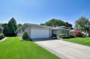 2307 E Sherwood Rd, Arlington Heights, IL 60004 - Photo 2