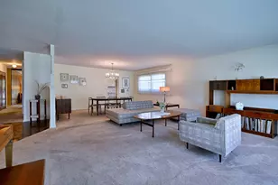 2307 E Sherwood Rd, Arlington Heights, IL 60004 - Photo 10