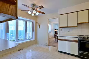 2307 E Sherwood Rd, Arlington Heights, IL 60004 - Photo 18