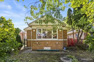 4952 N Central Park Ave, Chicago, IL 60625 - Photo 2