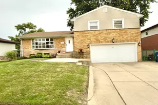 1661 Charleston Ct, Melrose Park, IL 60160 - Photo 2