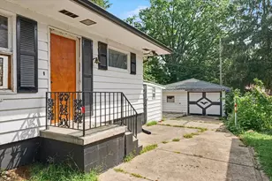 31 Delaware Ave, Danville, IL 61832 - Photo 18