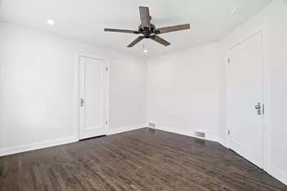 297 E Lakeview Avenue, Round Lake Beach, IL 60073 - Photo 32