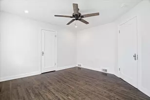 297 E Lakeview Ave, Round Lake Beach, IL 60073 - Photo 32
