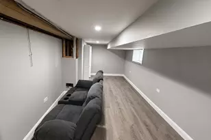 8627 S Colfax Ave, Chicago, IL 60617 - Photo 12
