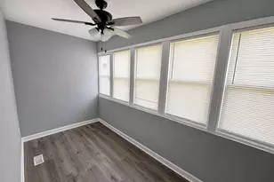 8627 S Colfax Ave, Chicago, IL 60617 - Photo 6