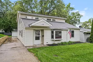 158 N Prairie Ave, Mundelein, IL 60060 - Photo 1