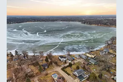 297 E Lakeview Avenue #0, Round Lake Beach, IL 60073 - Photo 4