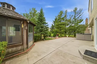 2210 Fieldcrest Drive, Mundelein, IL 60060 - Photo 30