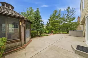 2210 Fieldcrest Dr, Mundelein, IL 60060 - Photo 30