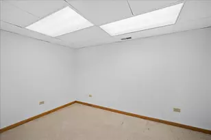 137 Avon Rd, Northbrook, IL 60062 - Photo 18