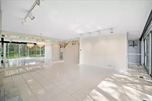 137 Avon Rd, Northbrook, IL 60062 - Photo 4