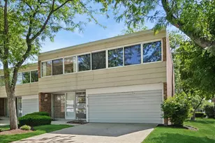 137 Avon Rd, Northbrook, IL 60062 - Photo 1