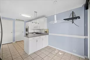 137 Avon Rd, Northbrook, IL 60062 - Photo 8