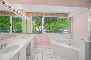 137 Avon Rd, Northbrook, IL 60062 - Photo 16
