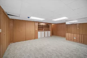 137 Avon Rd, Northbrook, IL 60062 - Photo 20