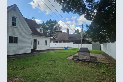 302 W Main Street, Carmi, IL 62821 - Photo 10