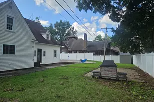 302 W Main St, Carmi, IL 62821 - Photo 10
