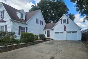 302 W Main St, Carmi, IL 62821 - Photo 8