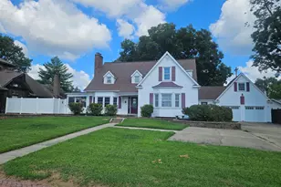 302 W Main St, Carmi, IL 62821 - Photo 4