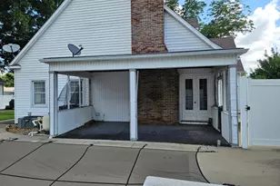 302 W Main St, Carmi, IL 62821 - Photo 16