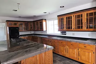302 W Main St, Carmi, IL 62821 - Photo 20