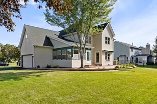101 Nuthatch Dr, Woodstock, IL 60098 - Photo 2