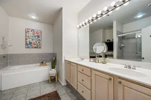 360 W Illinois Ave, Chicago, IL 60654 - Photo 22