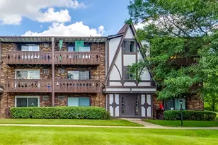 2 Timber Ln, Vernon Hills, IL 60061 - Photo 2