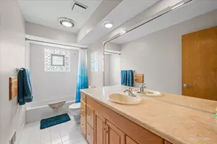 233 S Western Ave, Bartlett, IL 60103 - Photo 24