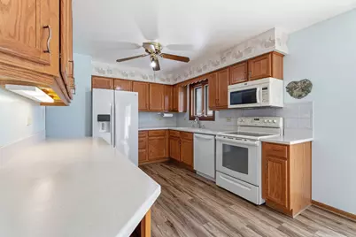 78 S Clarendon Avenue, Addison, IL 60101 - Photo 4