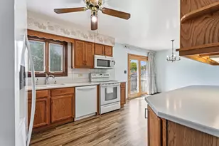 78 S Clarendon Ave, Addison, IL 60101 - Photo 2