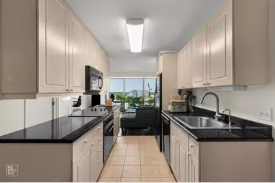 800 Elgin Road #1206, Evanston, IL 60201 - Photo 4