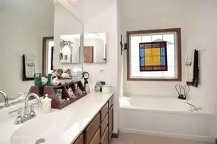 232 Johnson St, Hampshire, IL 60140 - Photo 10