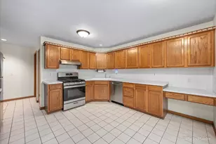 349 Kresswood Dr, West Chicago, IL 60185 - Photo 8