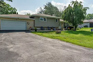 2N565 Euclid Ave, Glen Ellyn, IL 60137 - Photo 2