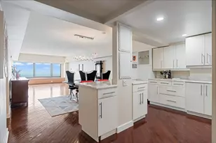 175 E Delaware Pl, Chicago, IL 60611 - Photo 10