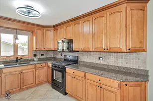 18817 Creekview Ln, Mokena, IL 60448 - Photo 8