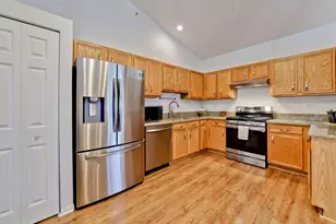 121 Commons Ct, Wheeling, IL 60090 - Photo 12
