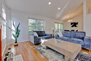 121 Commons Ct, Wheeling, IL 60090 - Photo 8