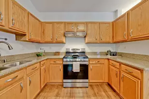 121 Commons Ct, Wheeling, IL 60090 - Photo 14