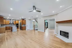 640 Downey St, Hoffman Estates, IL 60169 - Photo 10