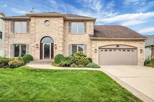 640 Downey St, Hoffman Estates, IL 60169 - Photo 2